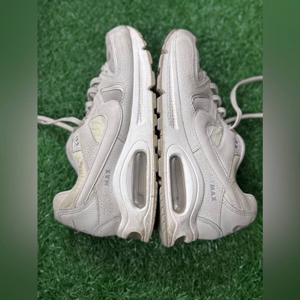 Nike
(WMNS) Nike Air Max Command 'Grey White' 397690-018
Size 7